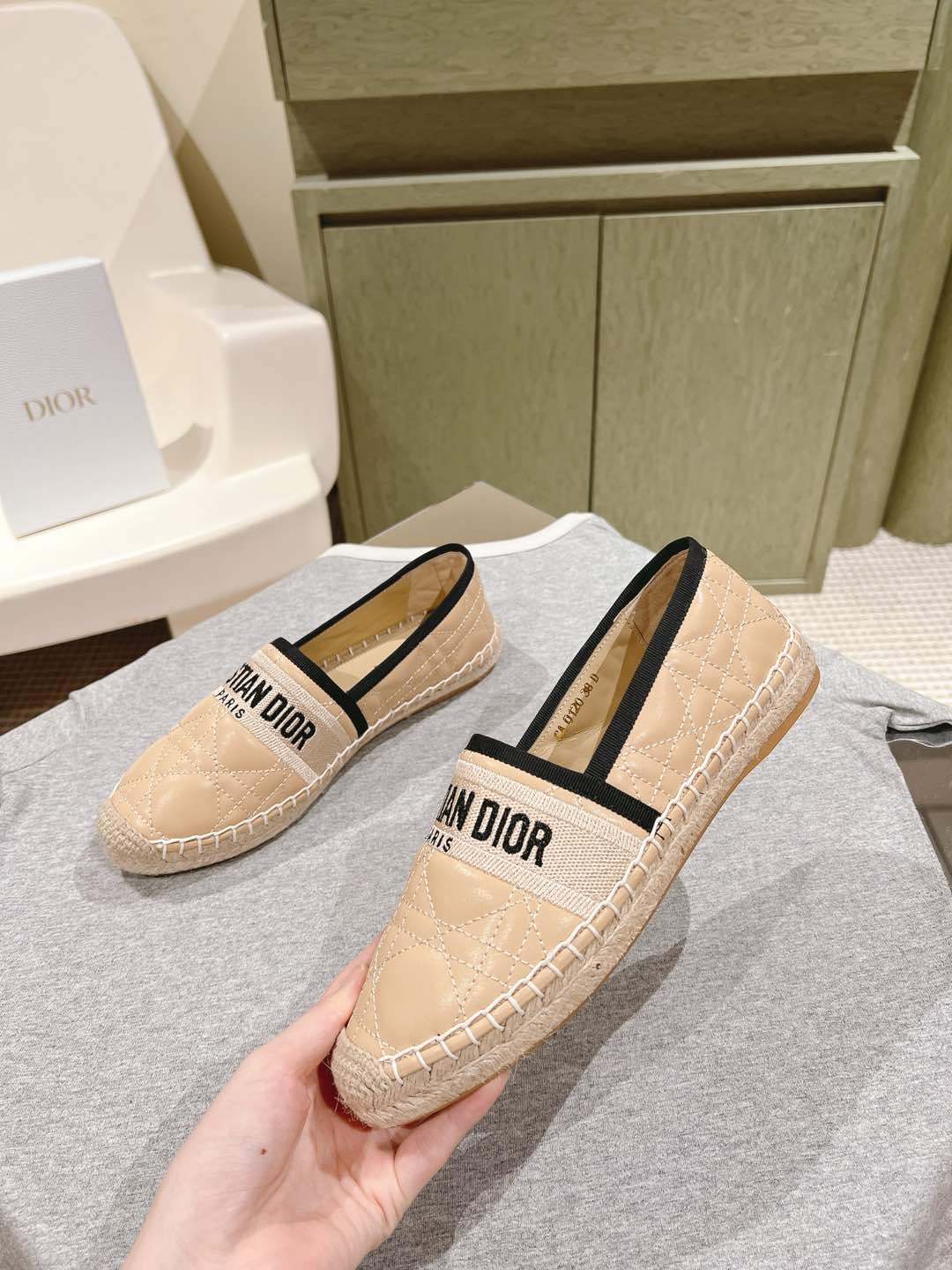 CD 26s Loafers Embroidery Beige Black Cowhide 653265