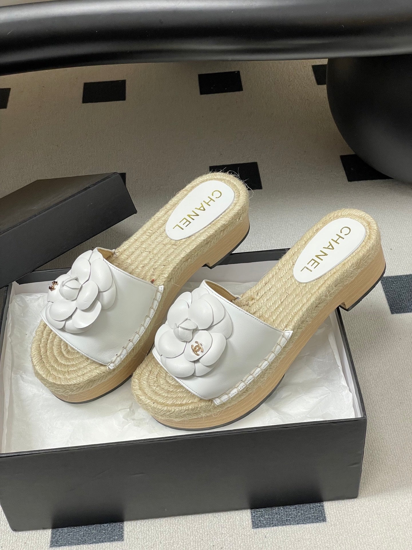 CC 26s Camellia Slippers Beige White Rope Smooth Leather 649401