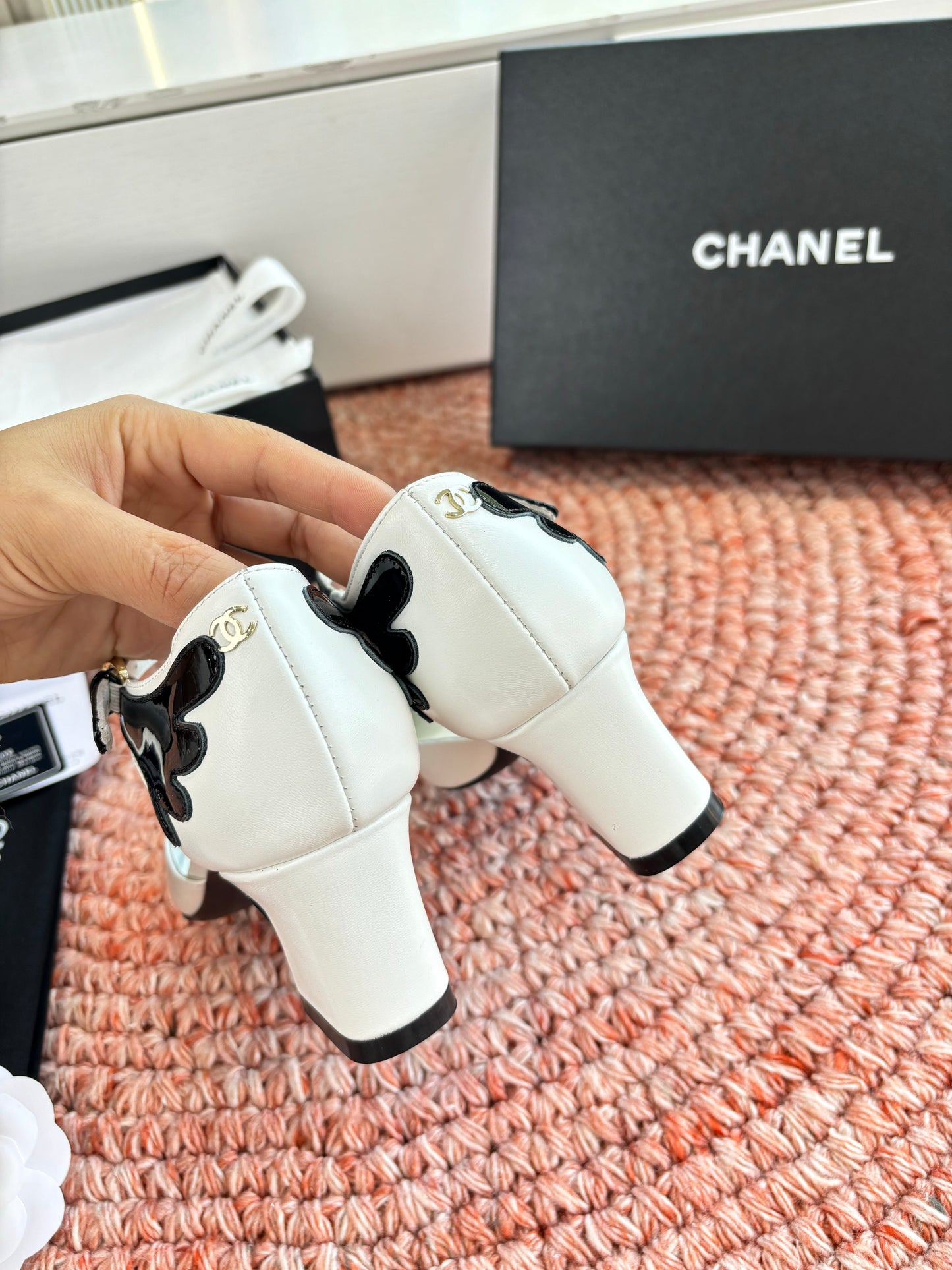 CC 26s Mary Jane Sandals White Black Sheepskin 648192