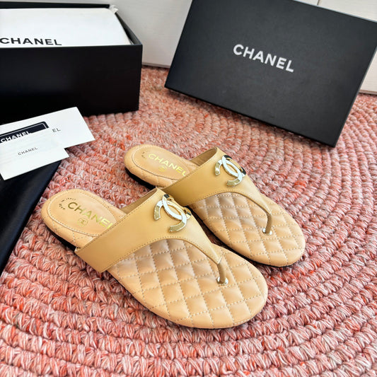 CC 26s Thong Sandals Beige Sheepskin 648261
