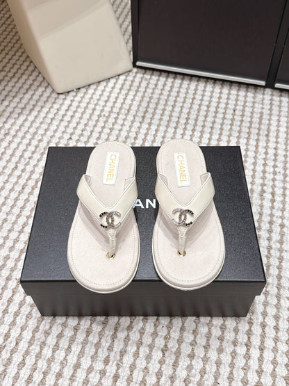 CC 26s Thong Sandals Light Beige Suede Sheepskin 632353