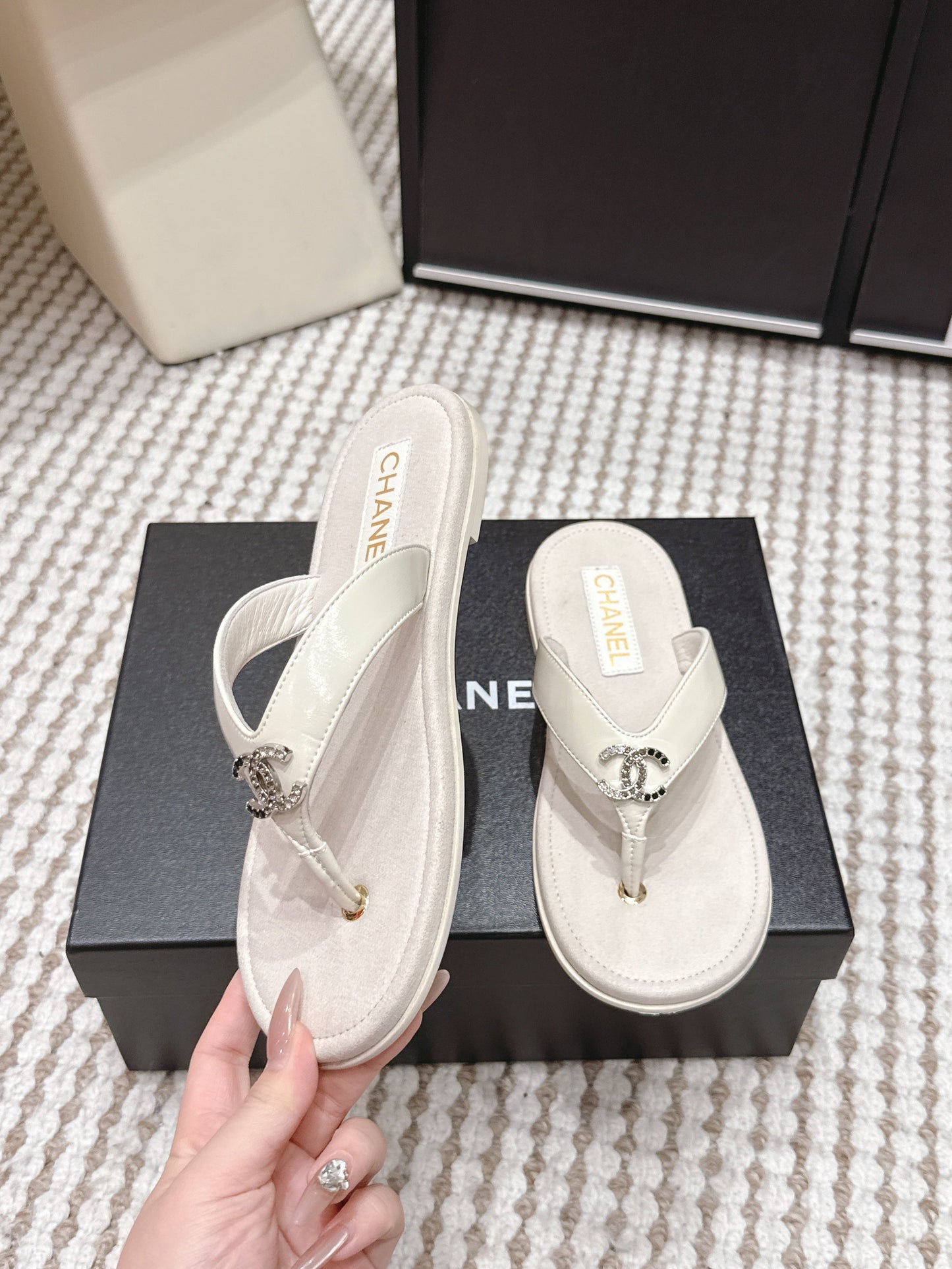 CC 26s Thong Sandals Light Beige Suede Sheepskin 632353