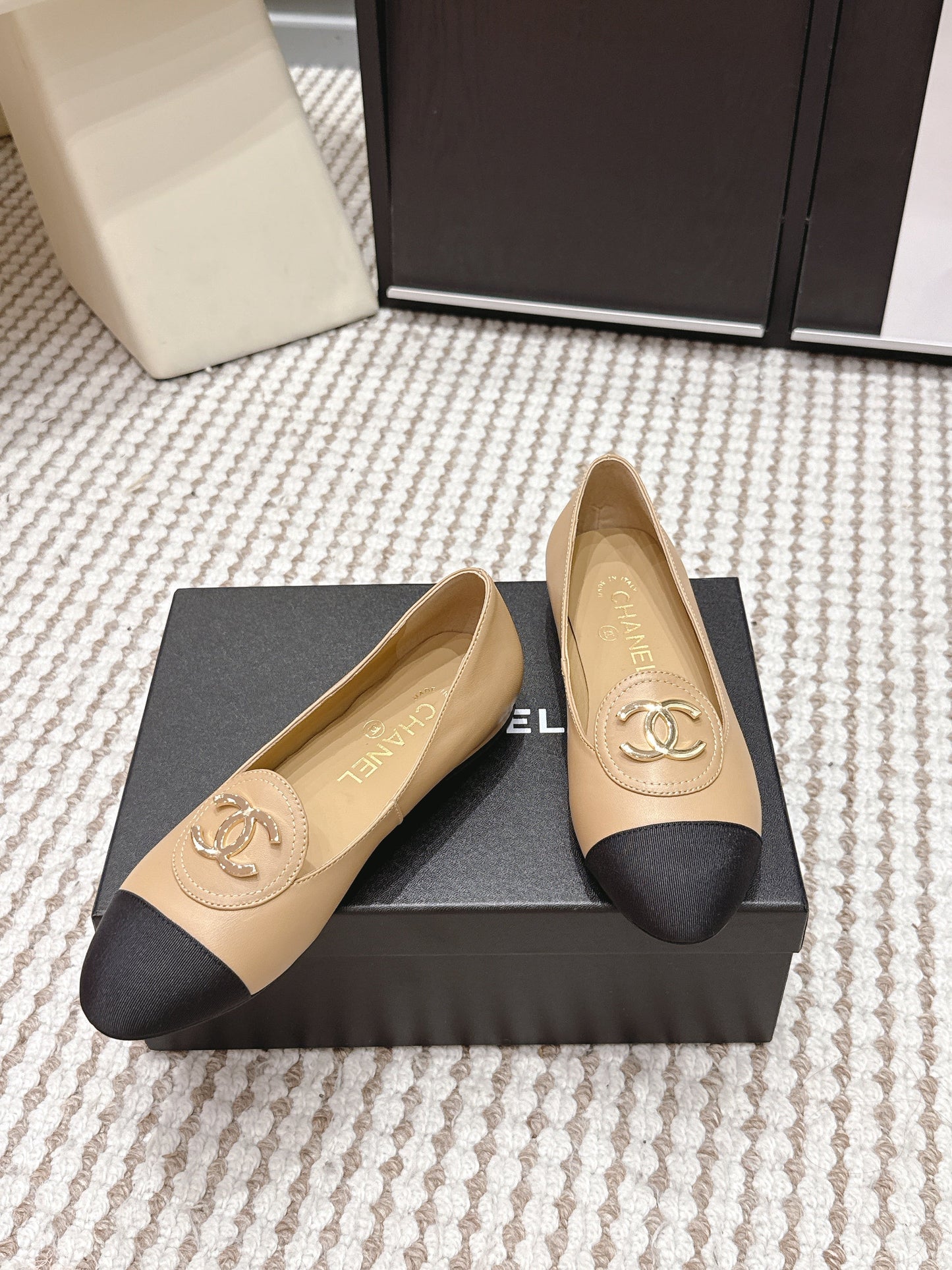 CC 26s Slip-on Flat Beige Black Calfskin 632343
