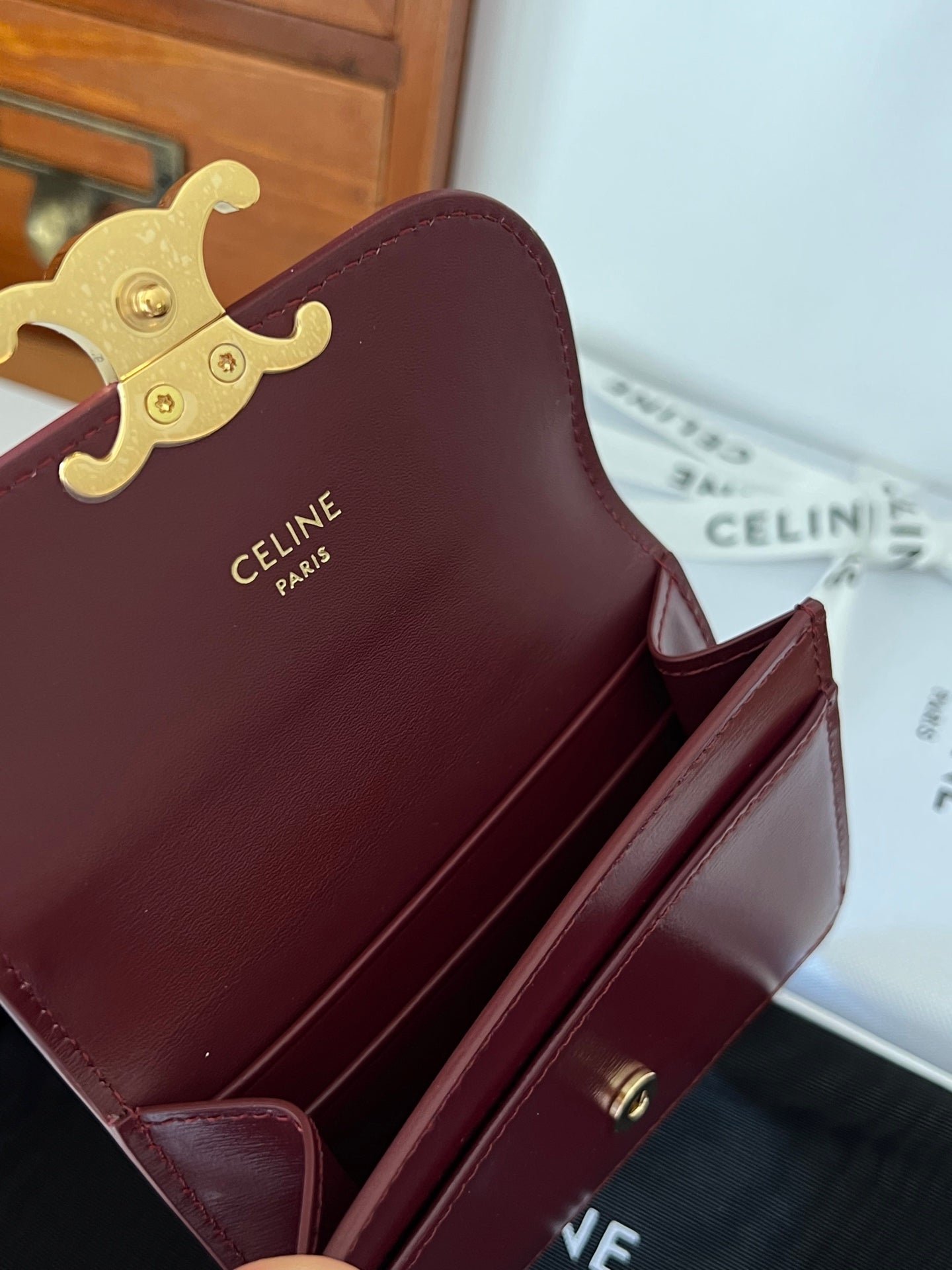 TRIOMPHE 10i583 Flap Card Holder Burgundy Shiny Cafskin