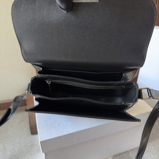 classique triomphe 22 black calfskin silver hardware