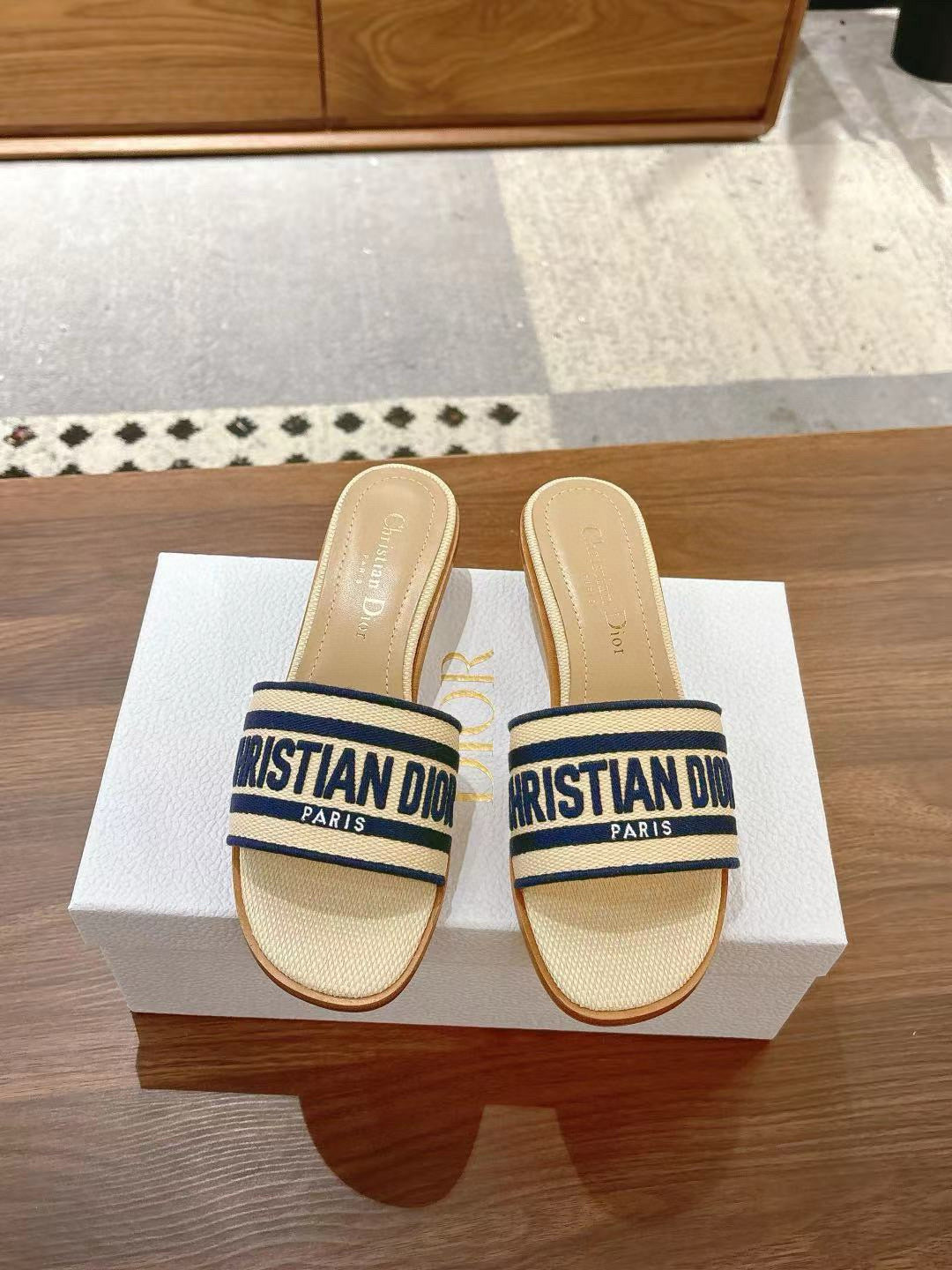 CD 26s Embroidered Sandals Canvas Sheepskin 664321