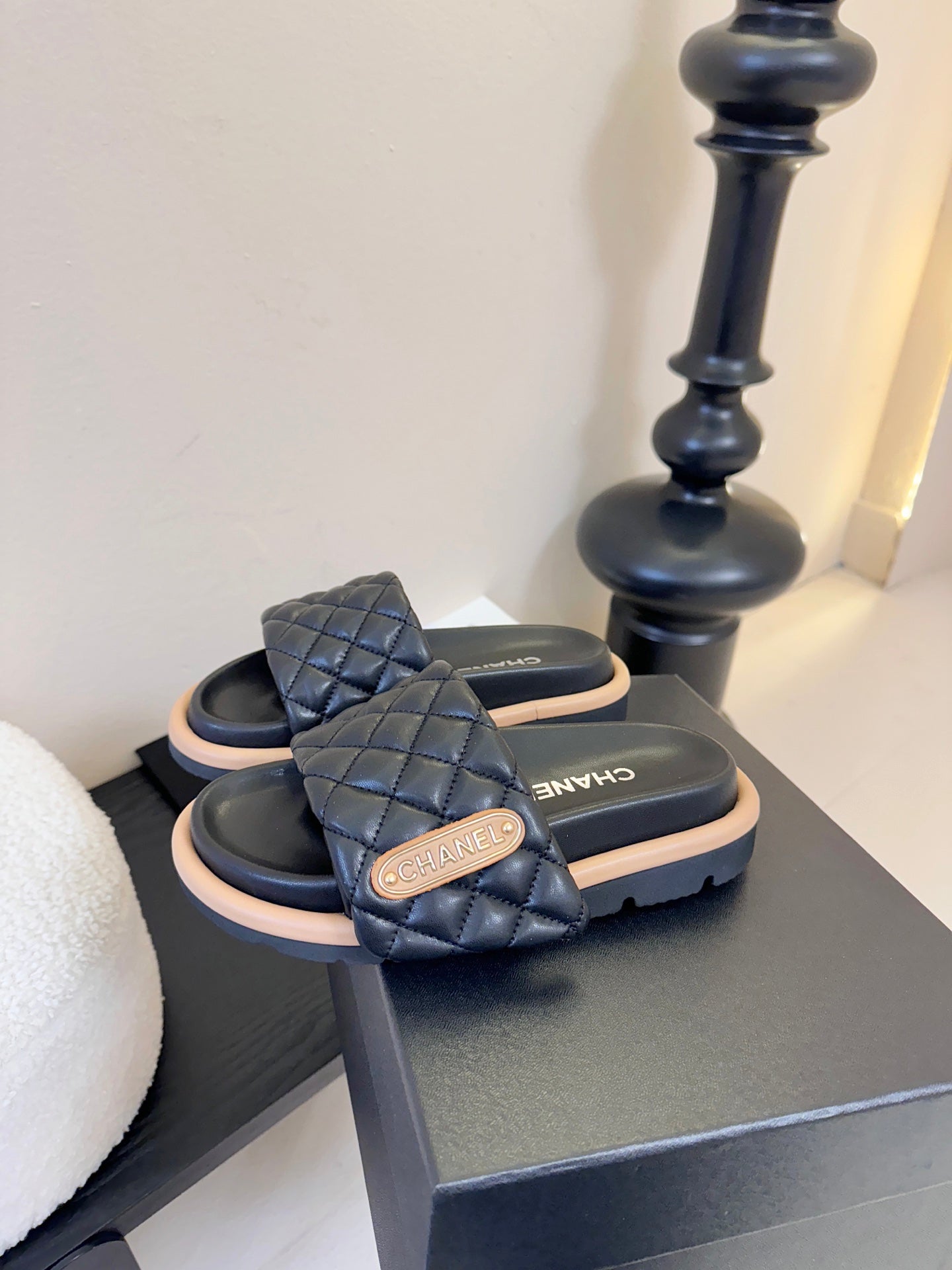 CC 26s Slippers Black Beige Sheepskin 627174