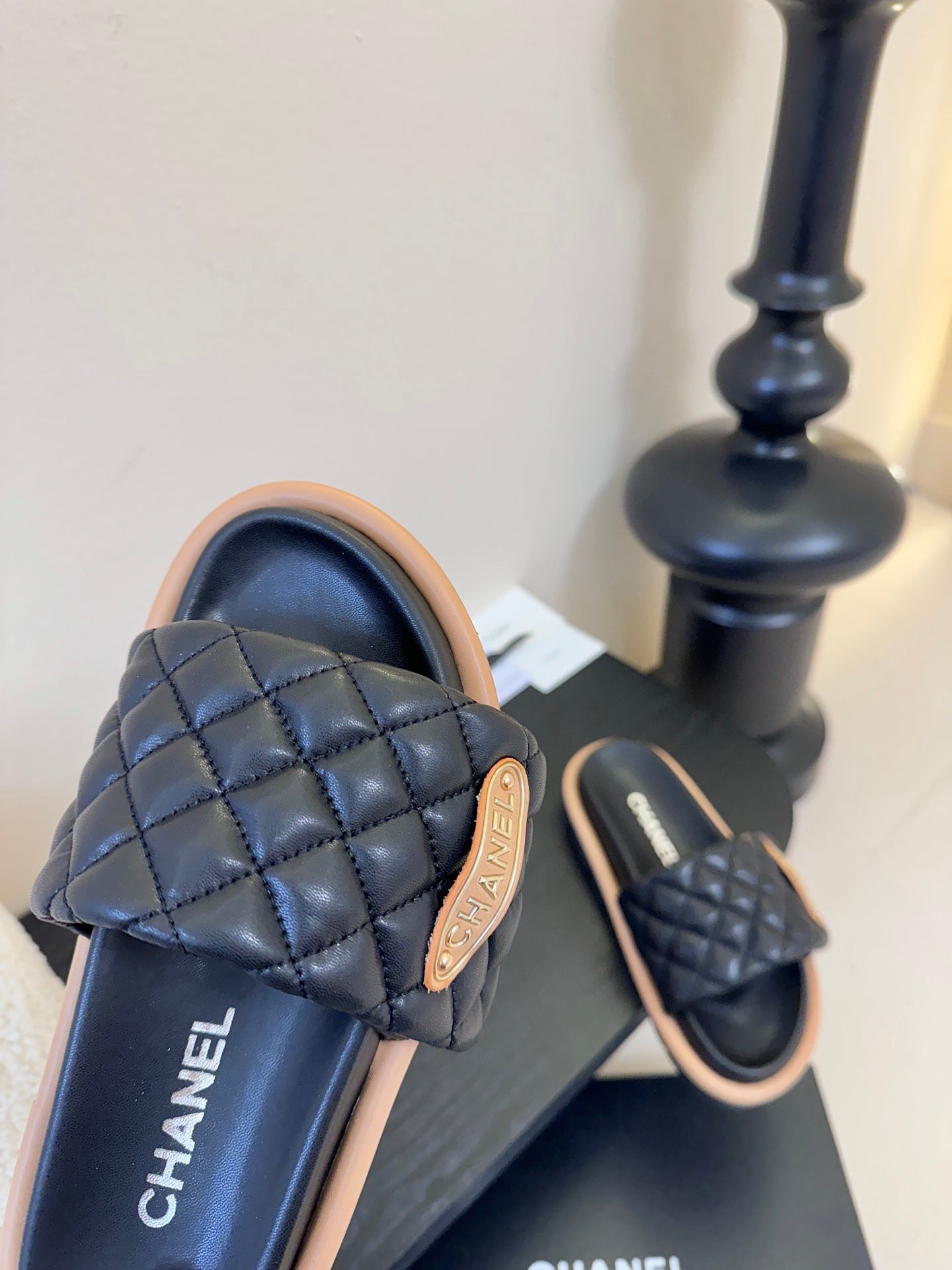 CC 26s Slippers Black Beige Sheepskin 627174