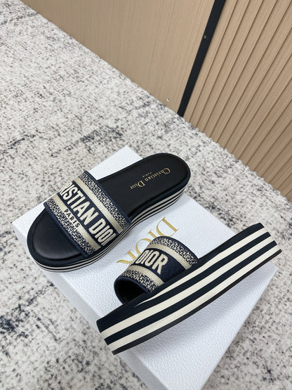 CD 26s Platform Embroidered Sandals Beige Black Canvas Leather 643500