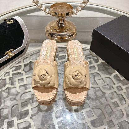 CC 26s Camellia Platform Slippers 65 Beige Patent Leather 627042