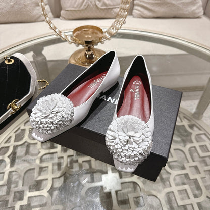 CC 26s Floral Ballet Flats White Sheepskin 627022