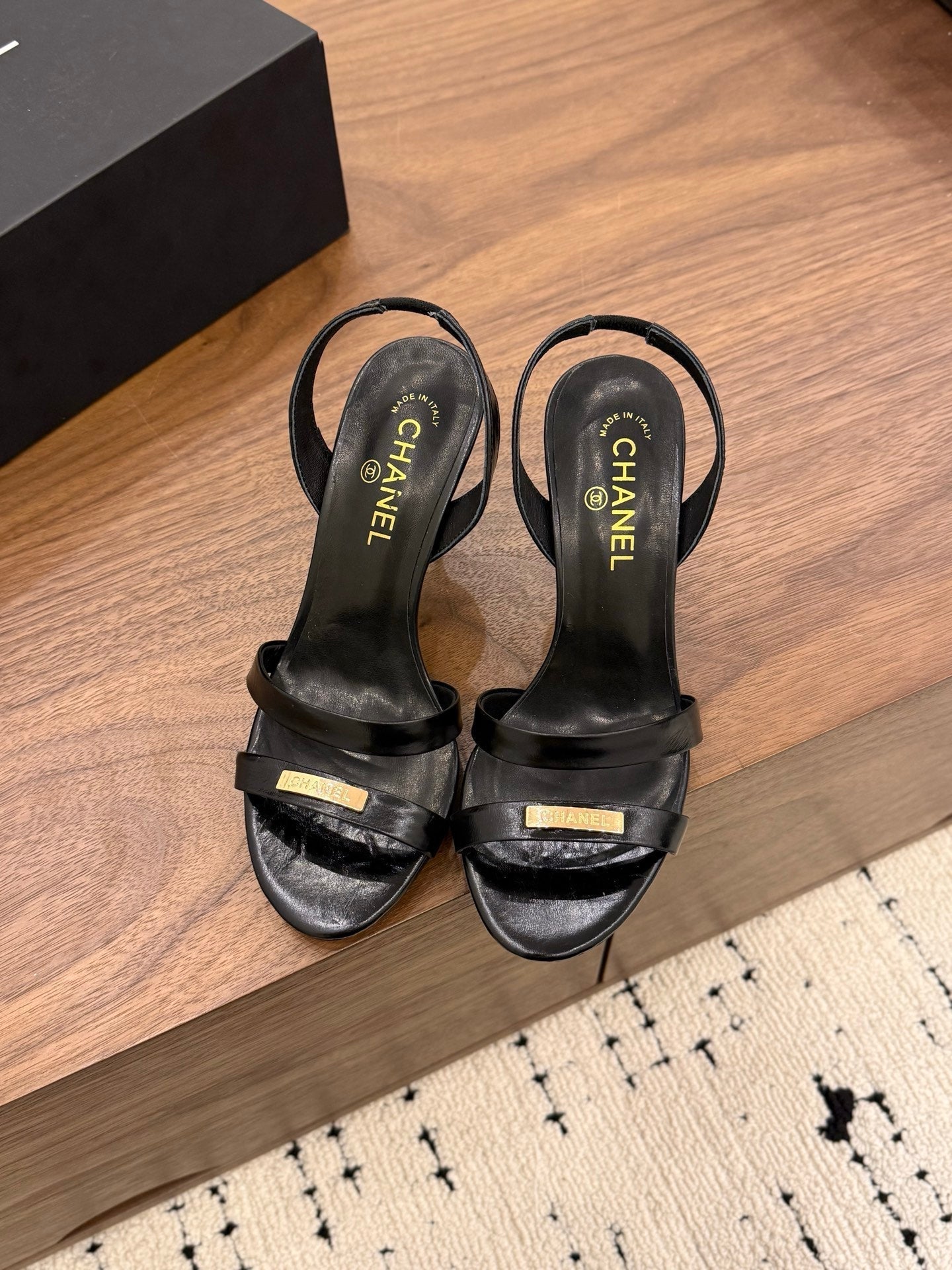 CC 26s Sandals 80 Black Sheepskin 183530