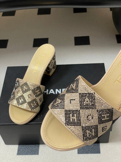 CC 26s Sandals 70 Beige Sheepskin Rhinestones 649517