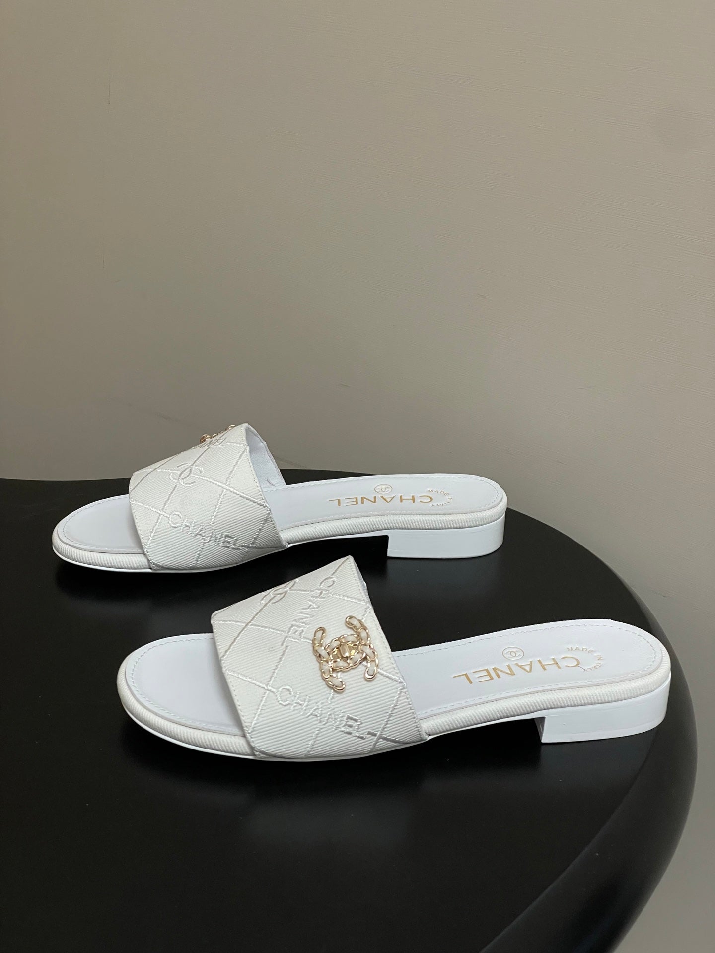 CC 26s Flat Sandals White Canvas Sheepskin Double C 649510