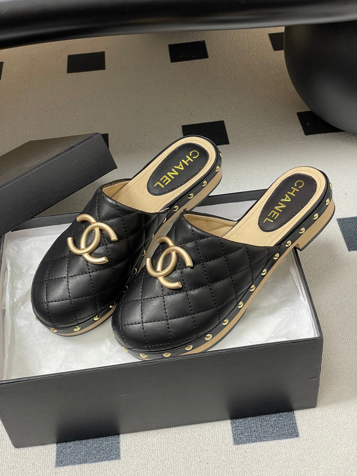 CC 26s Flat Mule Cowhide