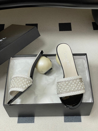 CC 26s Pearl Sandals 70 White Patent Leather 649539