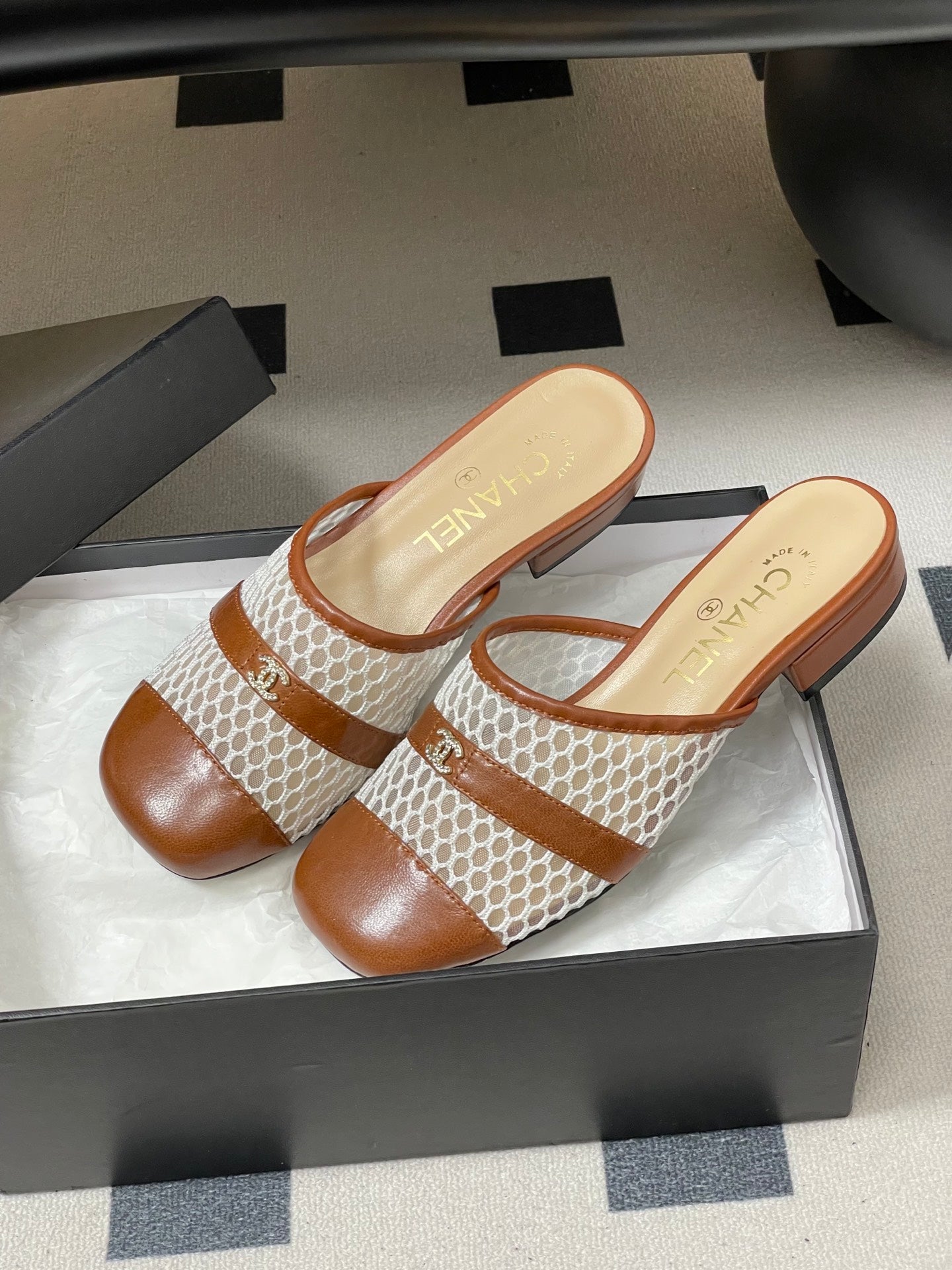 CC 26s High-Heeled Mules Camel Brown White Cowhide 649466