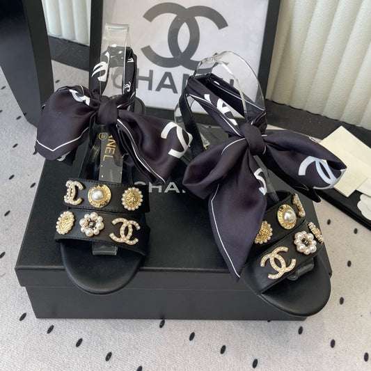 CC 26s Sandals 55 Black Sheepskin Mixed Gold Charm 650082