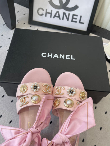 CC 26s Sandals 55 Light Pink Sheepskin Mixed Gold Charm 650083