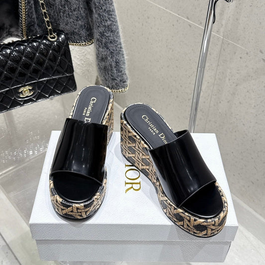 CD 26s Platform Sandal 65 Black Beige Monogram Patent Leather 636353